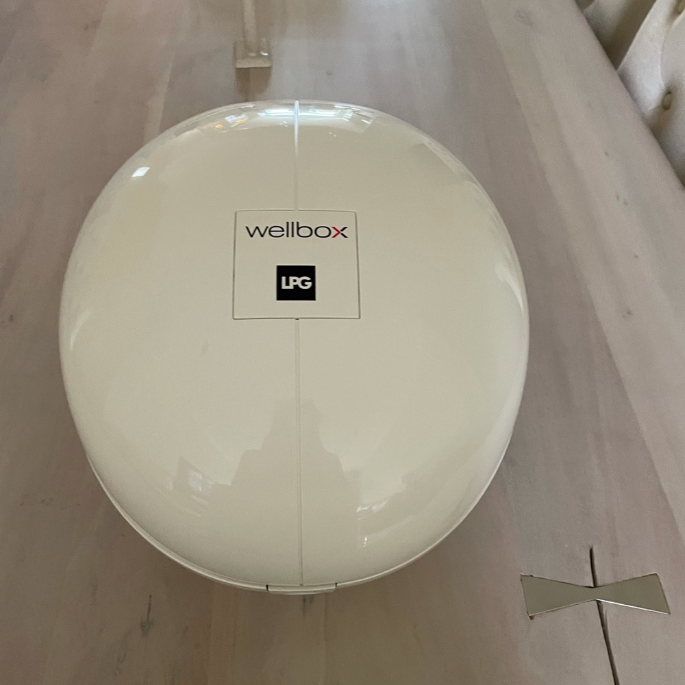 Wellbox  Cellulite Machine like new